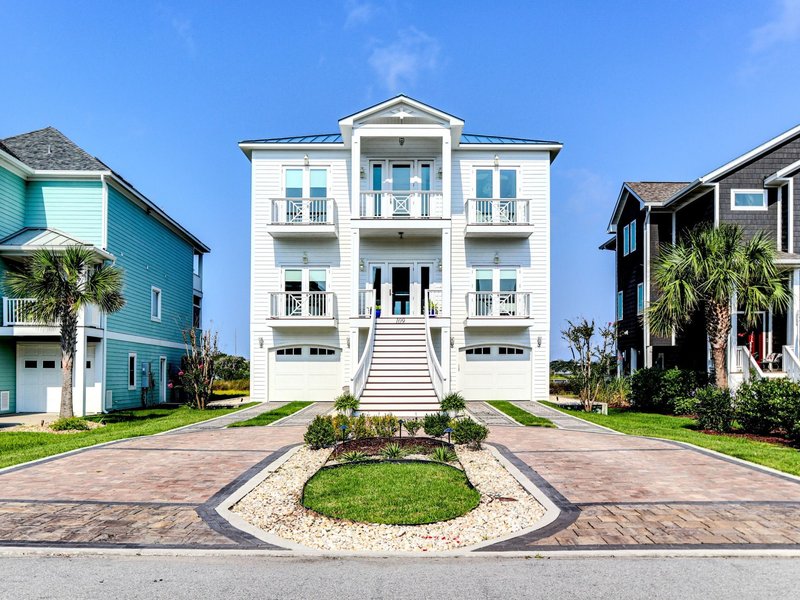 Coral Bay Custom Home - photo 1 of 4